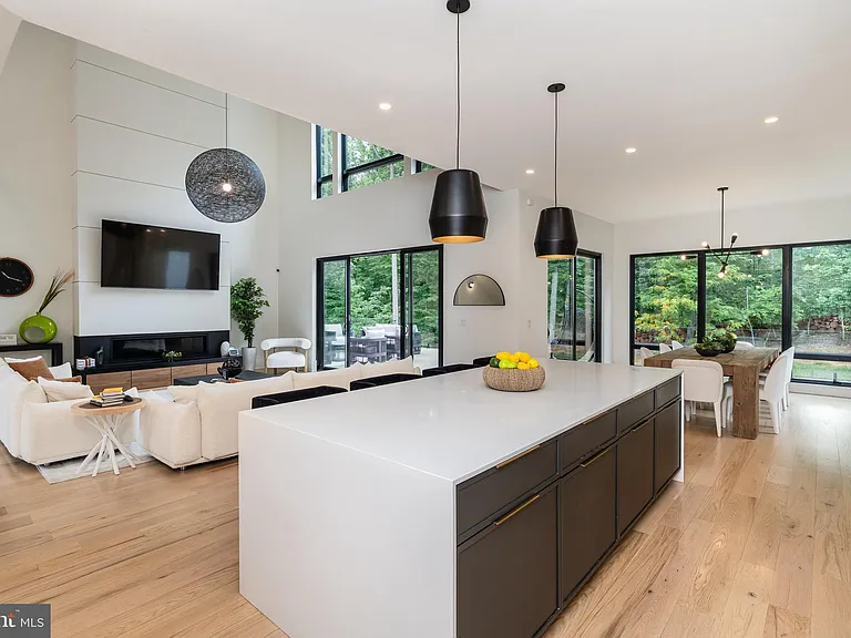 40388 Manbar Ln — Photo 16
