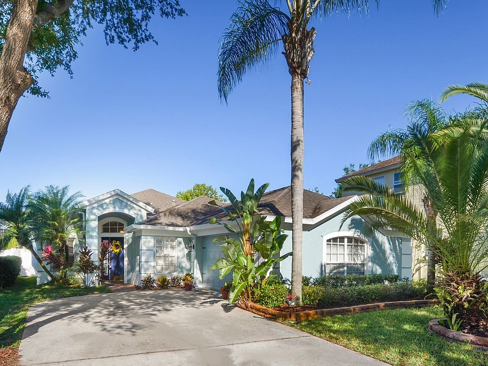 LUSH TROPICAL LANDSCAPING!