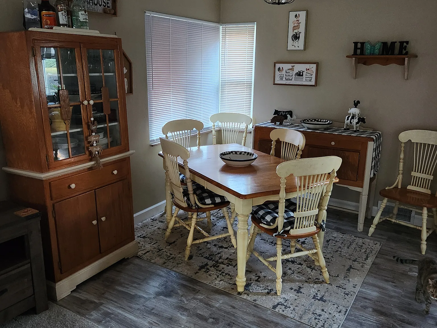 2 bed, 1000 sqft, $1,600 — Photo 2