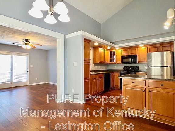5th image of 573 Green Valley Dr
