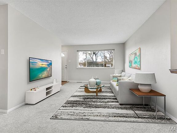 3rd image of 2045 Teakwood Manor Dr