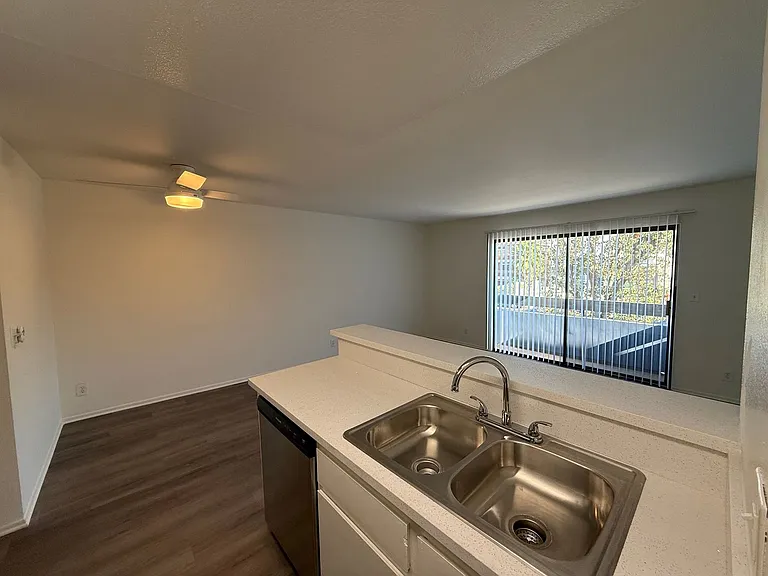 14543 Burbank Blvd — Photo 9