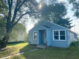 1064 Walnut St, Marinette, WI 54143