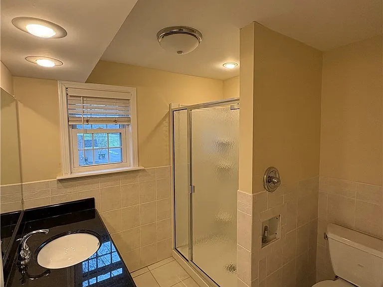 215 Locksley Rd — Photo 9