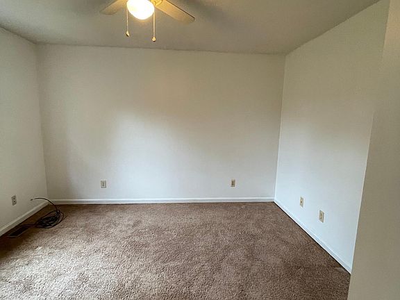 5th image of 402 Alice Dr #B