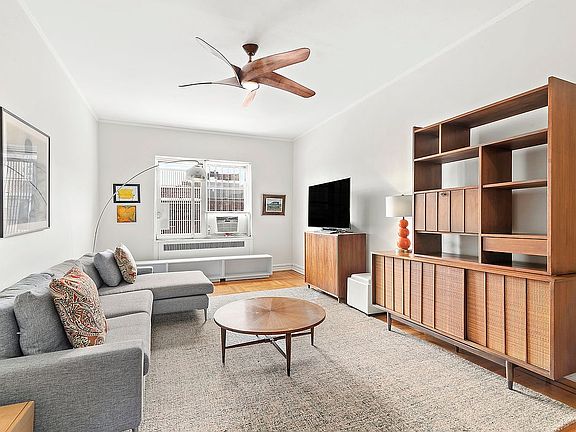 2nd image of 100 Bennett Ave APT 6B