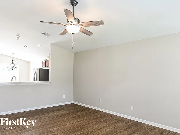 324 Brickhope Ln — Photo 3