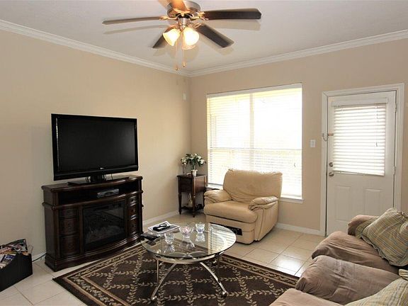 2nd image of 922 Sterling Creek Cir