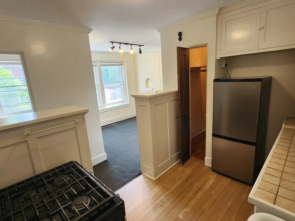 1954 Grand Ave #202