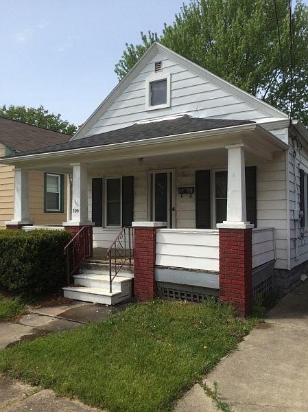 1st image of 705 E 32nd St