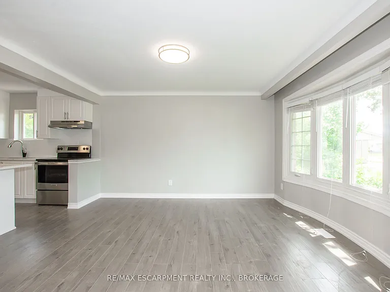 2 Wolfdale Pl #MAIN — Photo 4
