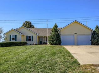 17655 157th Ter, Basehor, KS 66007