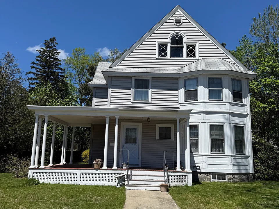 4 Sargent Ave