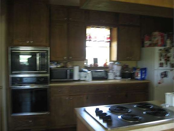 3rd image of 302 Arnold Spur