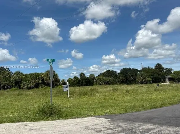 1017 Comet Ave, Labelle, FL 33935