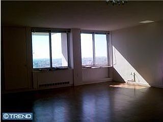 5th image of 604-36 S Washington Sq #2905