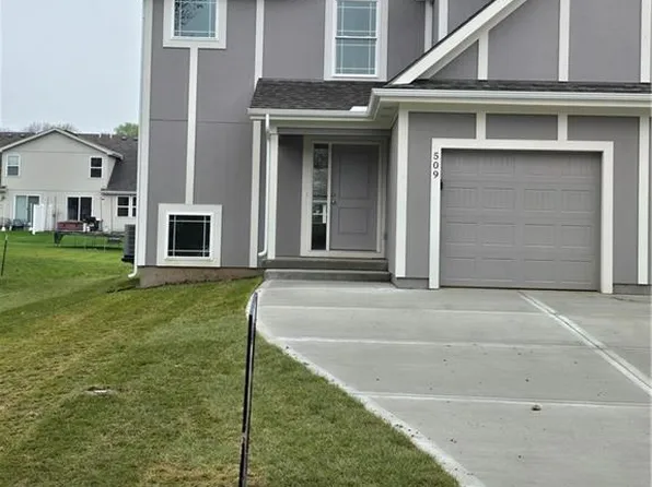 509 W Smith St, Spring Hill, KS 66083