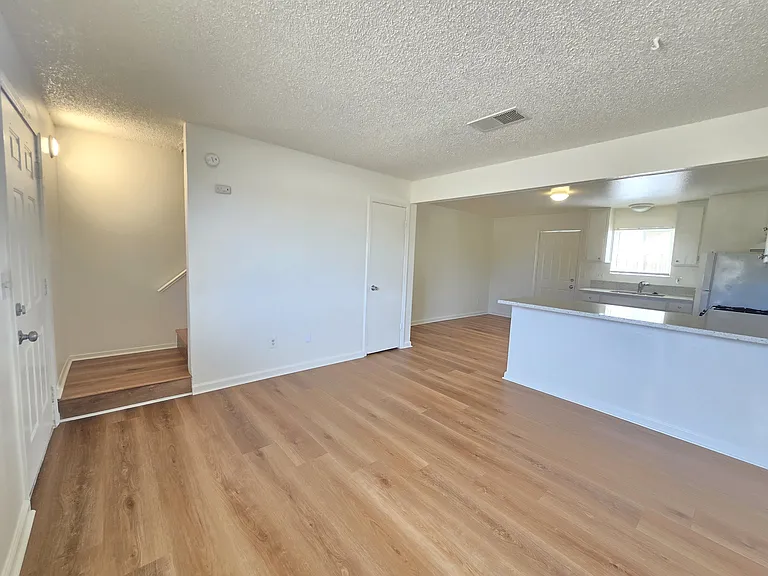 9825 N Loop Blvd #B — Photo 12