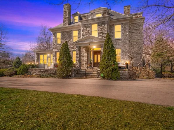 1 Hawthorne Pl, Independence, MO 64052