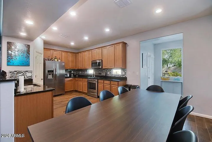 4 bed, 2.0 bath, 1800 sqft, $2,200 — Photo 4