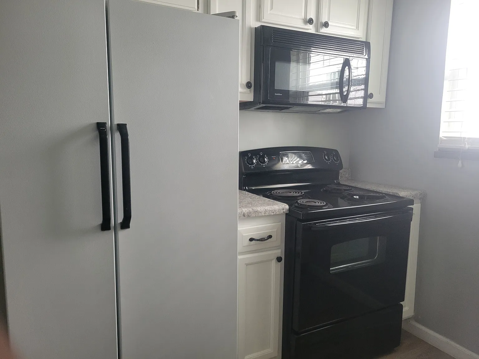 215 Ryburn Ave — Photo 4