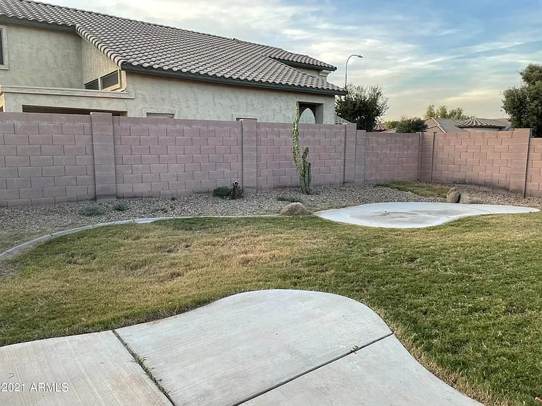 806 S 111th Dr — Photo 21