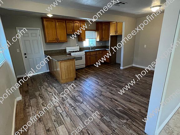 3rd image of 16390 El Molino Ct
