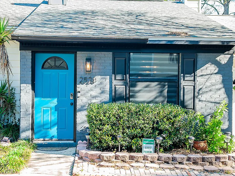 2528 Mar Ct — Photo 1
