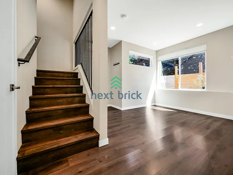 8841 Midvale Ave N #C — Photo 7