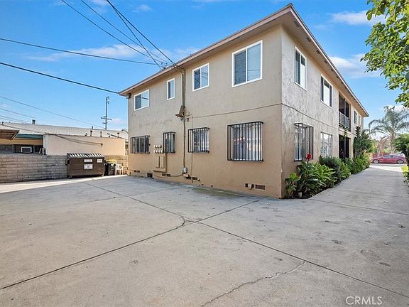 4th image of 3213 Hill St