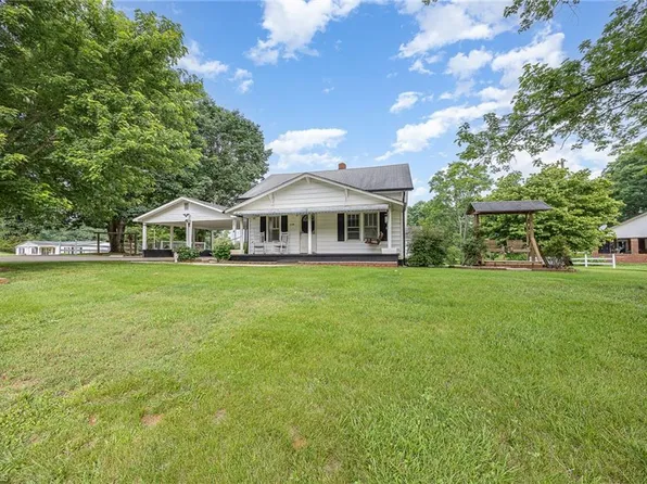 1008 State Highway 704 W, Lawsonville, NC 27022