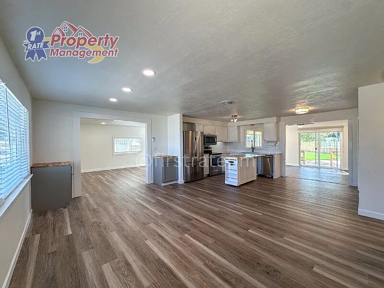 7703 S Mistyglen Ave — Photo 4