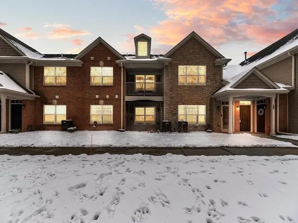 49185 W Woods Dr, Shelby Township, MI 48317