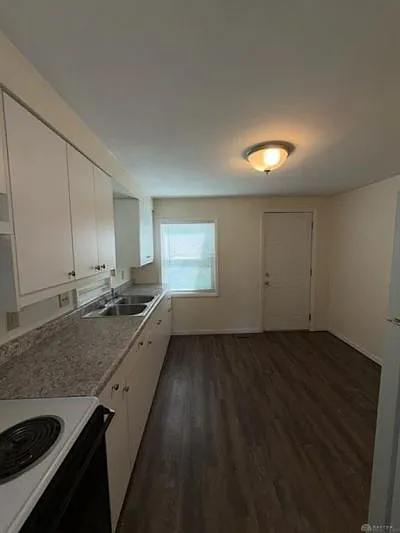 3 bed, 1.0 bath, 728 sqft, $1,195 — Photo 4