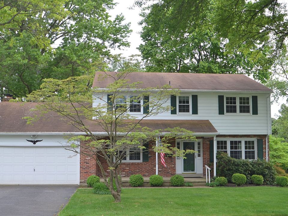 1st image of 810 Cambridge Dr