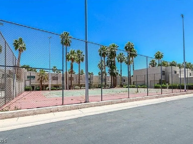 2631 Aracatuba Ave — Photo 24