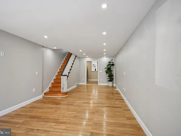 1912 S 9th St, Philadelphia, PA 19148