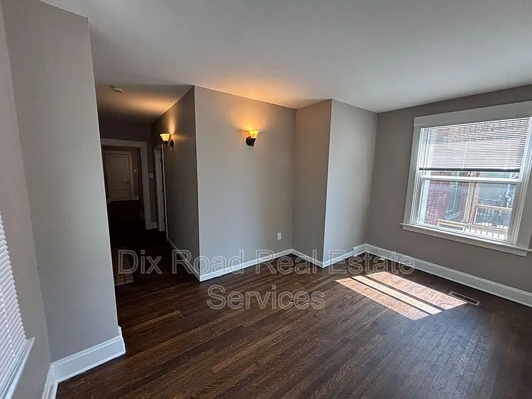 1852 Hewitt Ave #1 — Photo 5