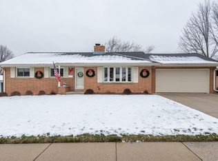 N89W17072 Roosevelt Dr, Menomonee Falls, WI 53051
