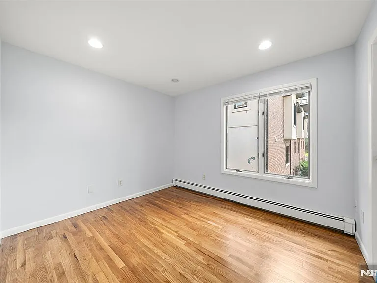 408 Elizabeth St #A — Photo 23