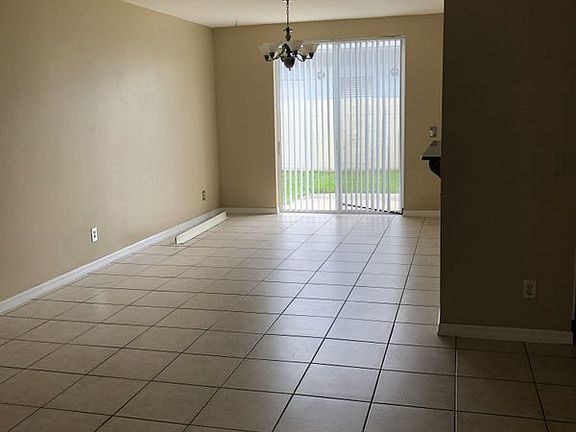 3rd image of 650 Captiva Cir
