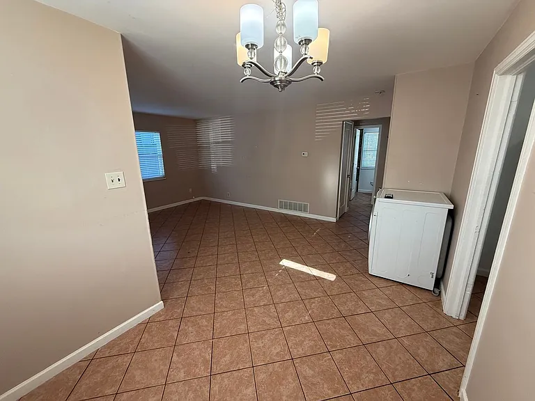 1349 Kenton St — Photo 8