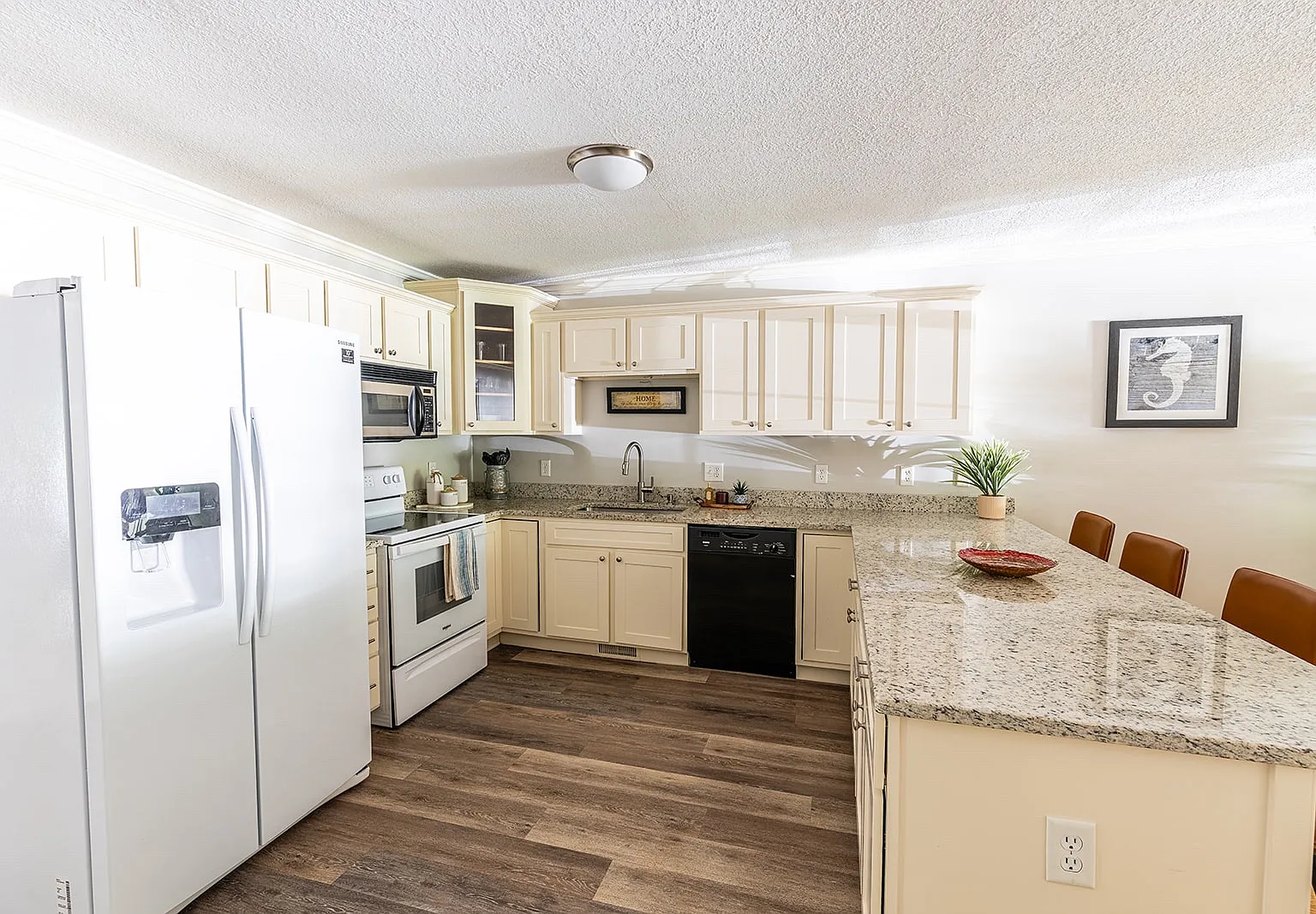 2 bed, 1022 sqft, $2,095 — Photo 3