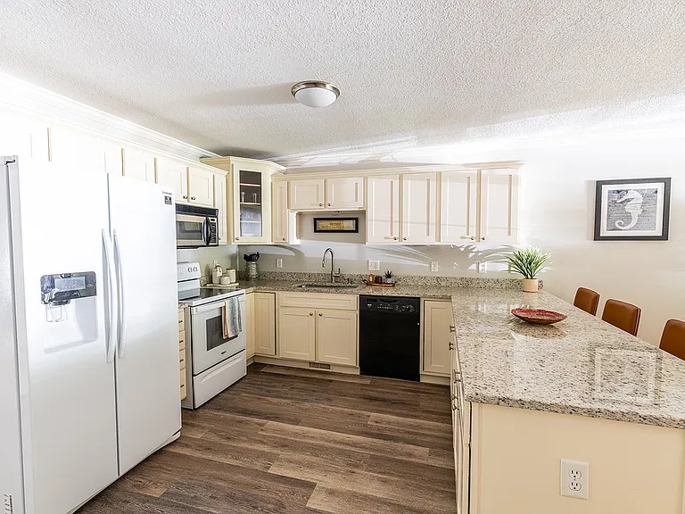 27 Kirby Rd — Photo 3
