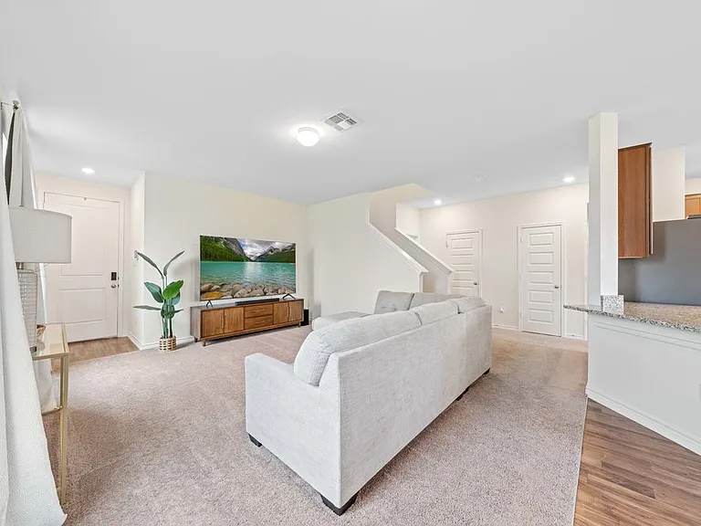 10643 W Military Dr #33 — Photo 4