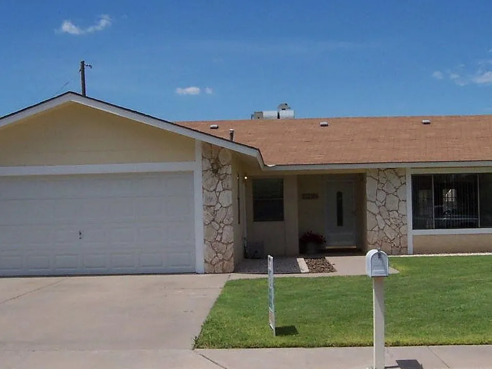 2304 W Bullock Ave
