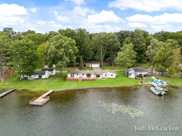 1351 Shady Ln, Greenville, MI 48838
