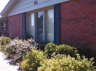 802 Meadow Dr, Burkburnett, TX 76354
