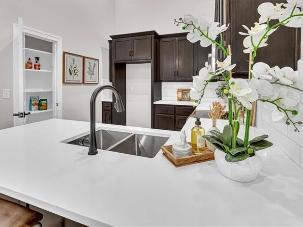 5822 Hunter Ct, Raytown, MO 64133