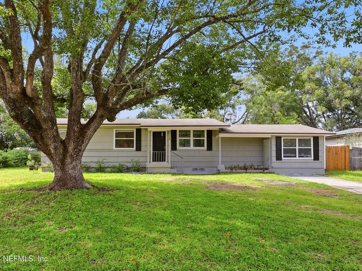 4 bed, 2.0 bath, 1337 sqft, $1,900 — Photo 1